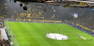 Ajax plaatst zich voor achtste finale Champions League na zege op Dortmund