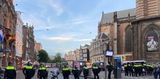 Mobiele Eenheid staakt zondag tijdens coronaprotest in Amsterdam