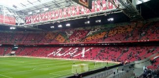 Voetbalwedstrijden van Ajax kijken vanuit het buitenland