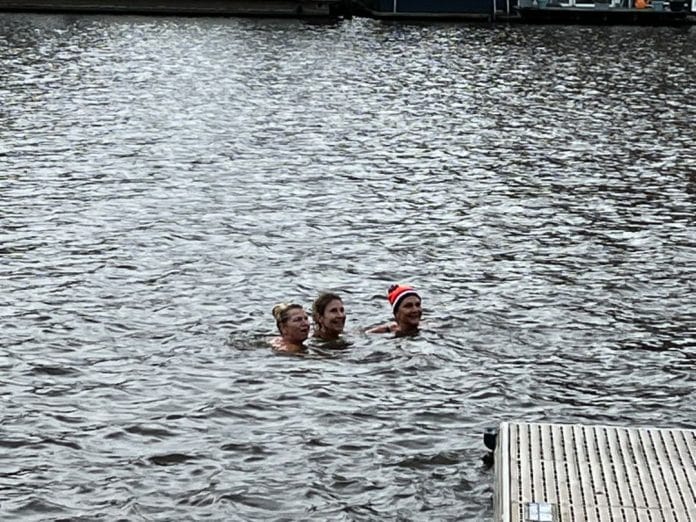 Waar is een gezellige nieuwjaarsduik in Amsterdam?