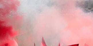 Video: sfeerbeelden opkomst Ajax spelers bij laatste training voor klassieker